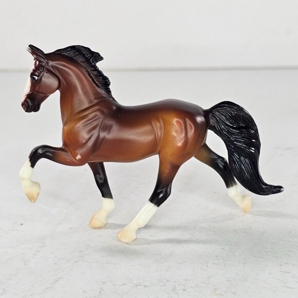 Breyer Stablemate Tennessee Walking Horse Bay Four Socks #5906 BODY - Picture 5 of 11